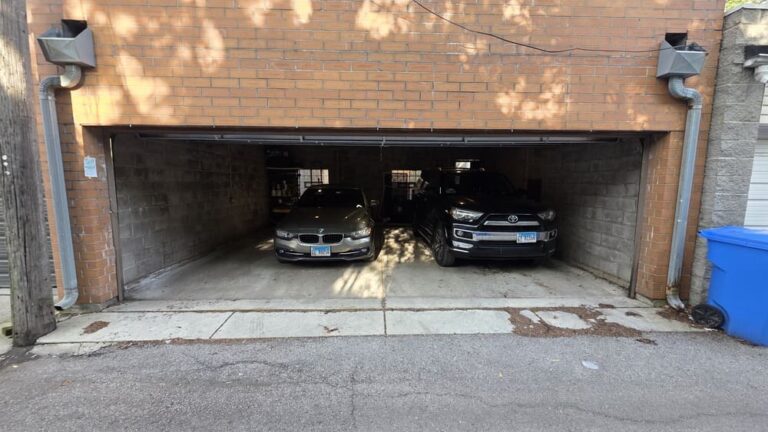 GARAGE DOOR REPAIR IN NAPERVILLE